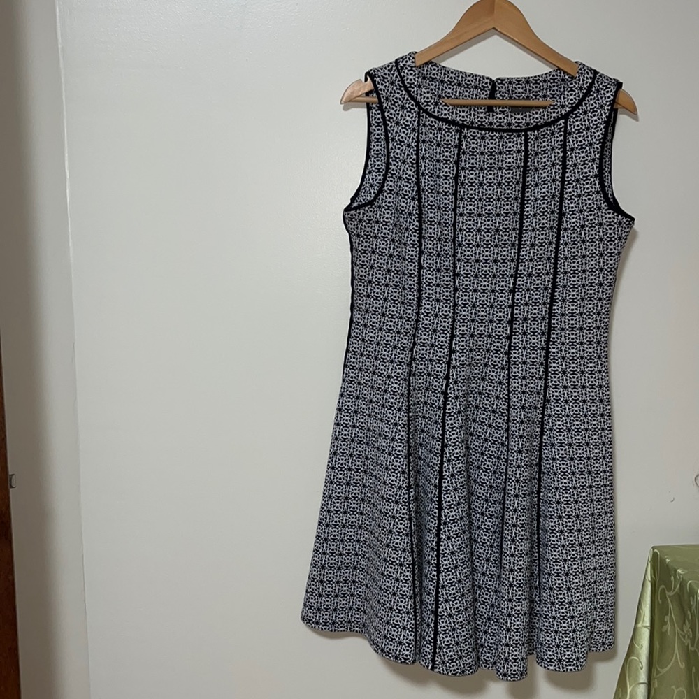Taylor Jacquard style Fit & Flare Black & white Dress